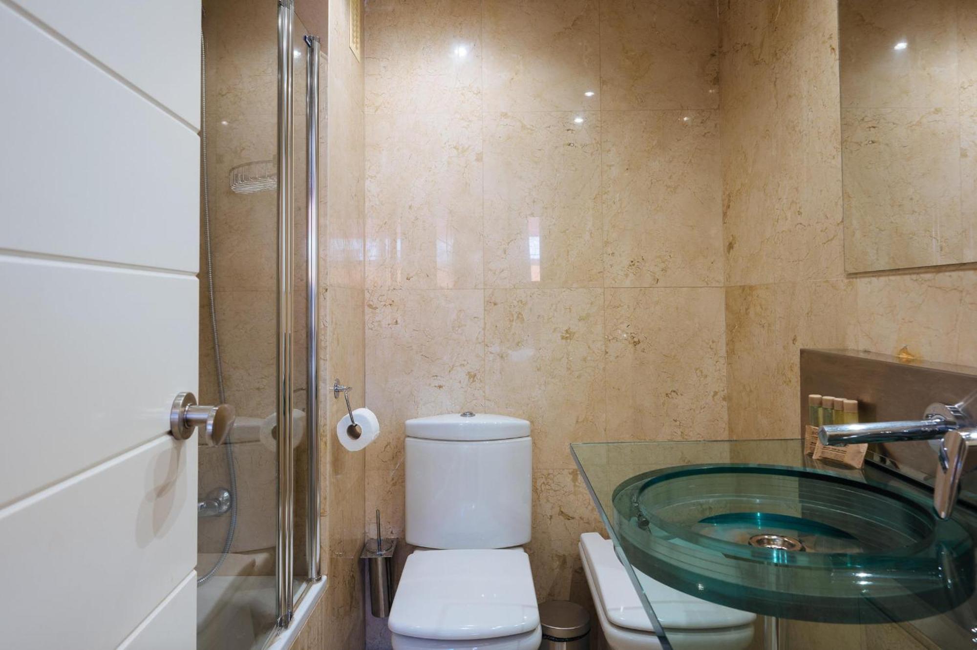 San Bernardo Home Free Parking Севиля Екстериор снимка